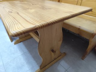 Mesa esquinera de madera