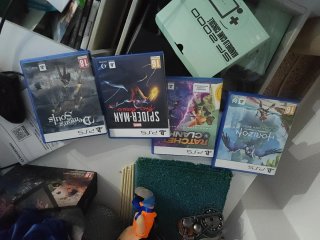PS5 con 4 juegos