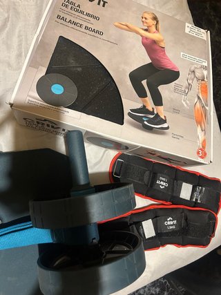 Pesas, rodillo y tabla de equilibro