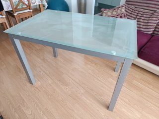 Mesa de comedor cristal y metal gris