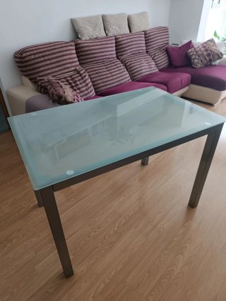 Mesa de comedor cristal y metal gris