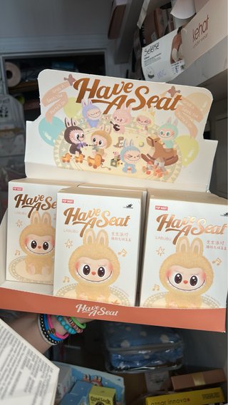 Caja cerrada Pop Mart The Monsters Have A Seat