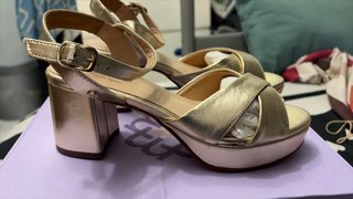 Zapatos de tacón dorados talla 37