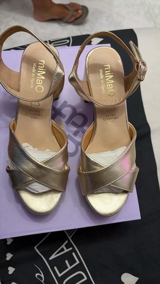 Zapatos de tacón dorados talla 37