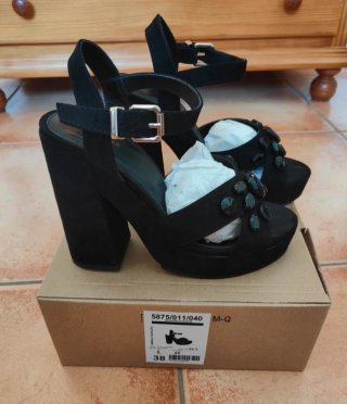 Tacones negros plataforma con pedrería talla 38
