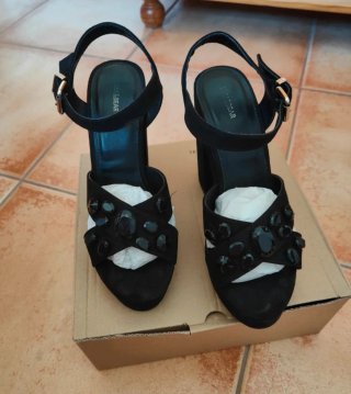 Tacones negros plataforma con pedrería talla 38