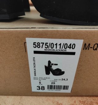 Tacones negros plataforma con pedrería talla 38