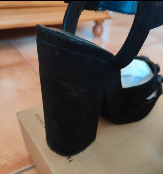 Tacones negros plataforma con pedrería talla 38
