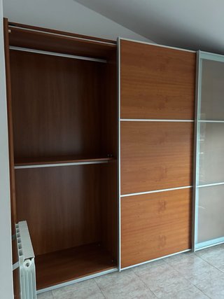 Armario puertas correderas madera y cristal