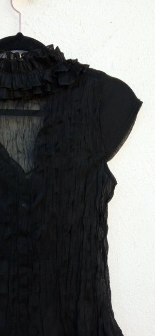 Blusa gasa negra con volantes