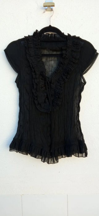 Blusa gasa negra con volantes