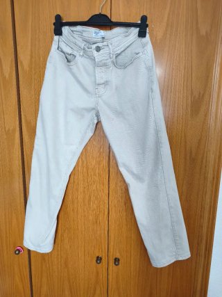 Pantalón vaquero hombre beige