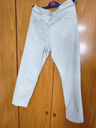Pantalón vaquero hombre beige