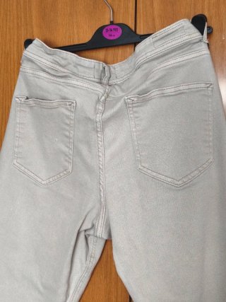 Pantalón vaquero hombre beige