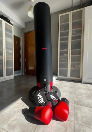 Saco de boxeo y guantes rojos decathlon y venum