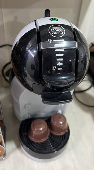 CAFETERA AUTOMÁTICA DOLCE GUSTO + DISPENSADOR