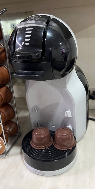 CAFETERA AUTOMÁTICA DOLCE GUSTO + DISPENSADOR