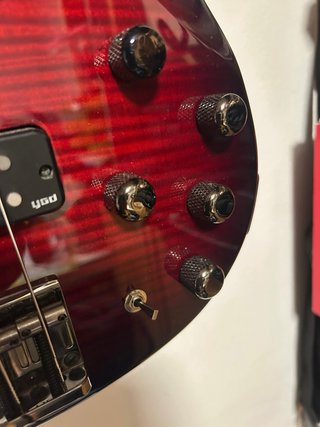 Yamaha TRBX 604 FM Red Burst Bajo Eléctrico