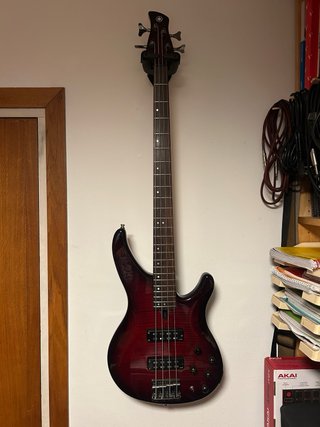 Yamaha TRBX 604 FM Red Burst Bajo Eléctrico