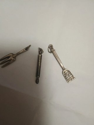 Tre ciondoli vintage metallo