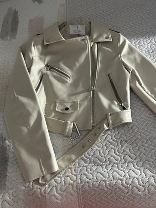 Chaqueta Biker Stradivarius Beige