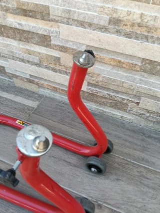 Caballete delantero moto taller