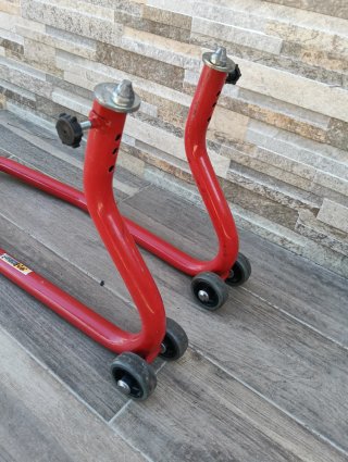 Caballete delantero moto taller