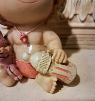 Hucha infantil bebé con biberón y peluche