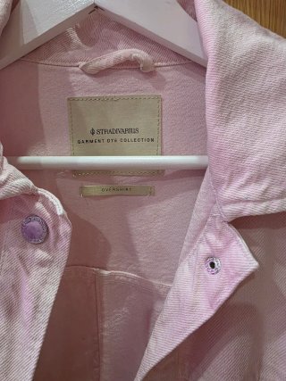 Cazadora vaquera Stradivarius rosa Talla S