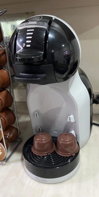 CAFETERA AUTOMÁTICA DOLCE GUSTO + DISPENSADOR