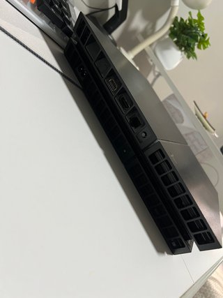 PS4 500GB Negra + Mando y Cables
