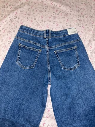 Pantalón vaquero Mango con tachuelas
