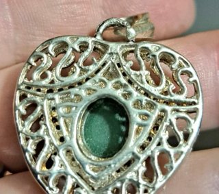 Pendente a cuore con pietra verde e marcasite +925