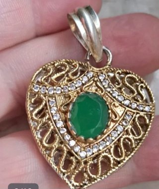 Pendente a cuore con pietra verde e marcasite +925