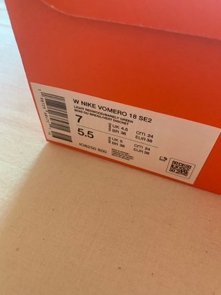 Nike Vomero 18 SE W "Light Redwood" (T. 38EU)