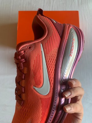 Nike Vomero 18 SE W "Light Redwood" (T. 38EU)