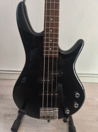 Bajo Ibanez Soundgear + Amplificador