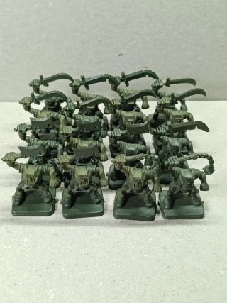 16 Orcos Heroquest 1989 sin pintar