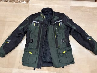 Chaqueta y pantalón de cordura