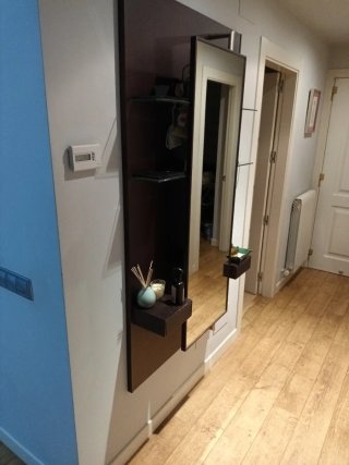 Mueble recibidor madera y cristal