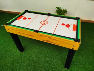 Futbolín y mesa multijuegos