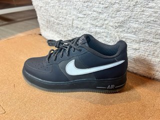 Nike Air Force 1 Negro Mate Reflectantes