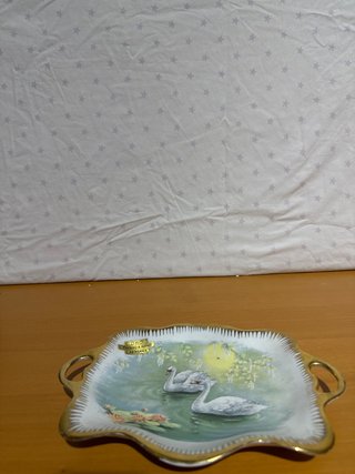 Plato decorativo cisnes pintado a mano