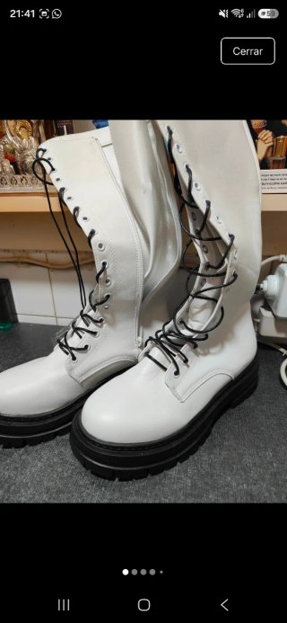 Botas altas blancas con cordones