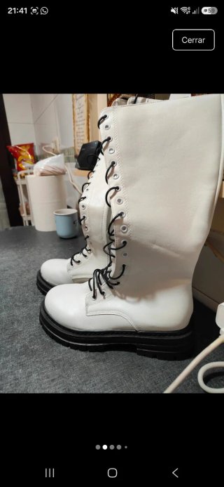Botas altas blancas con cordones