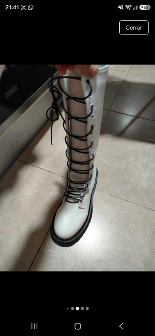Botas altas blancas con cordones