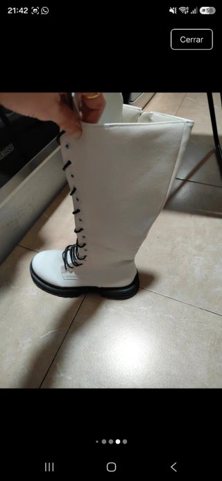 Botas altas blancas con cordones