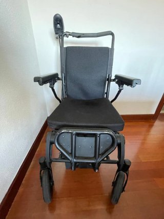 Silla de ruedas eléctrica plegable