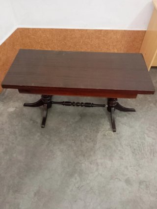Mesa de comedor dos alturas,patas torneadas