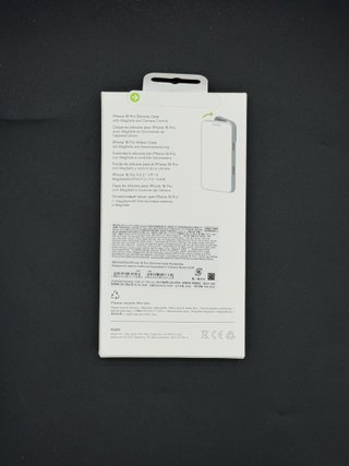 Funda iPhone 16 Pro Silicona Nueva 4